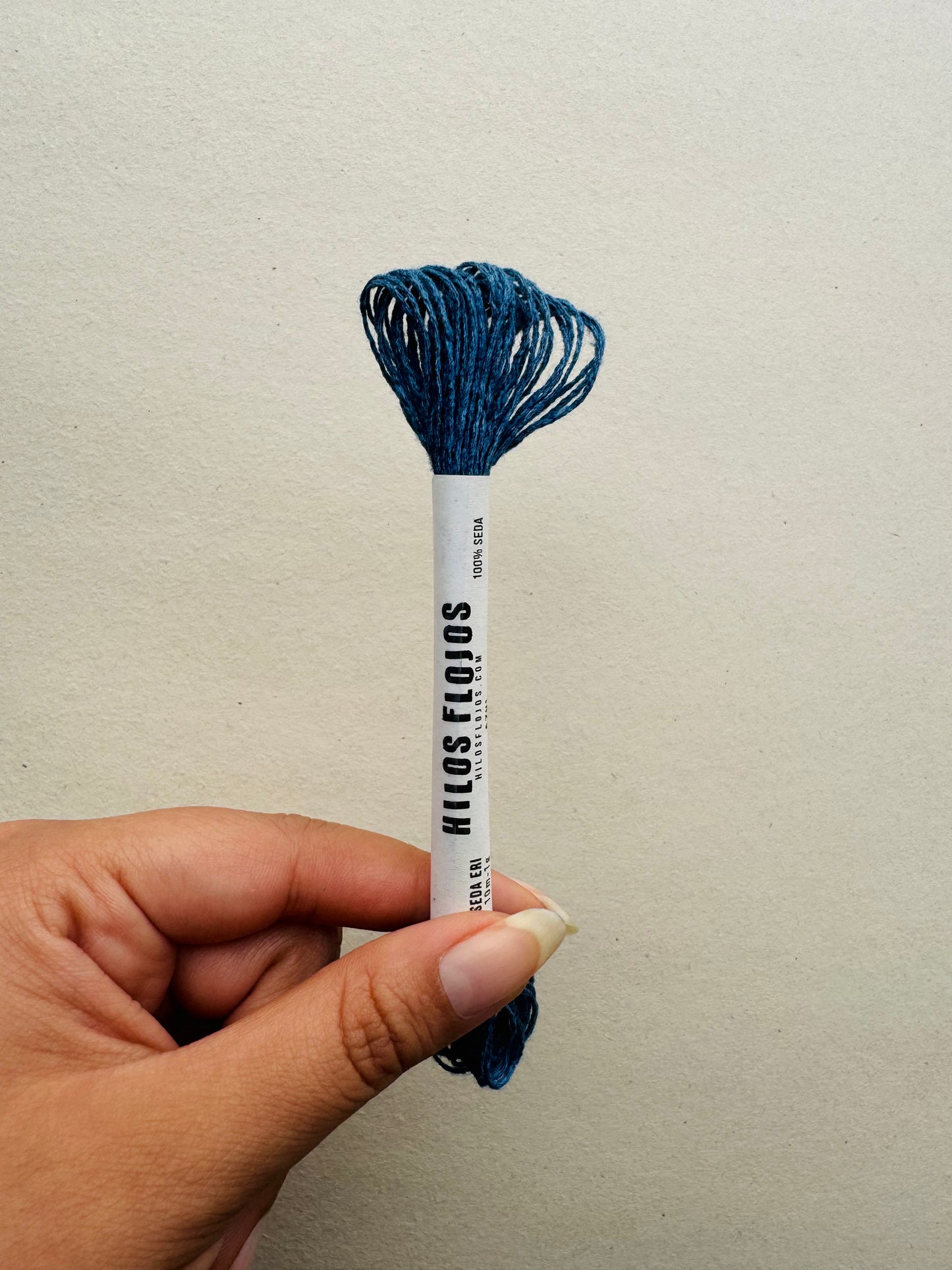 Hilo de seda Eri teñido con tintes naturales · 10m / 1g