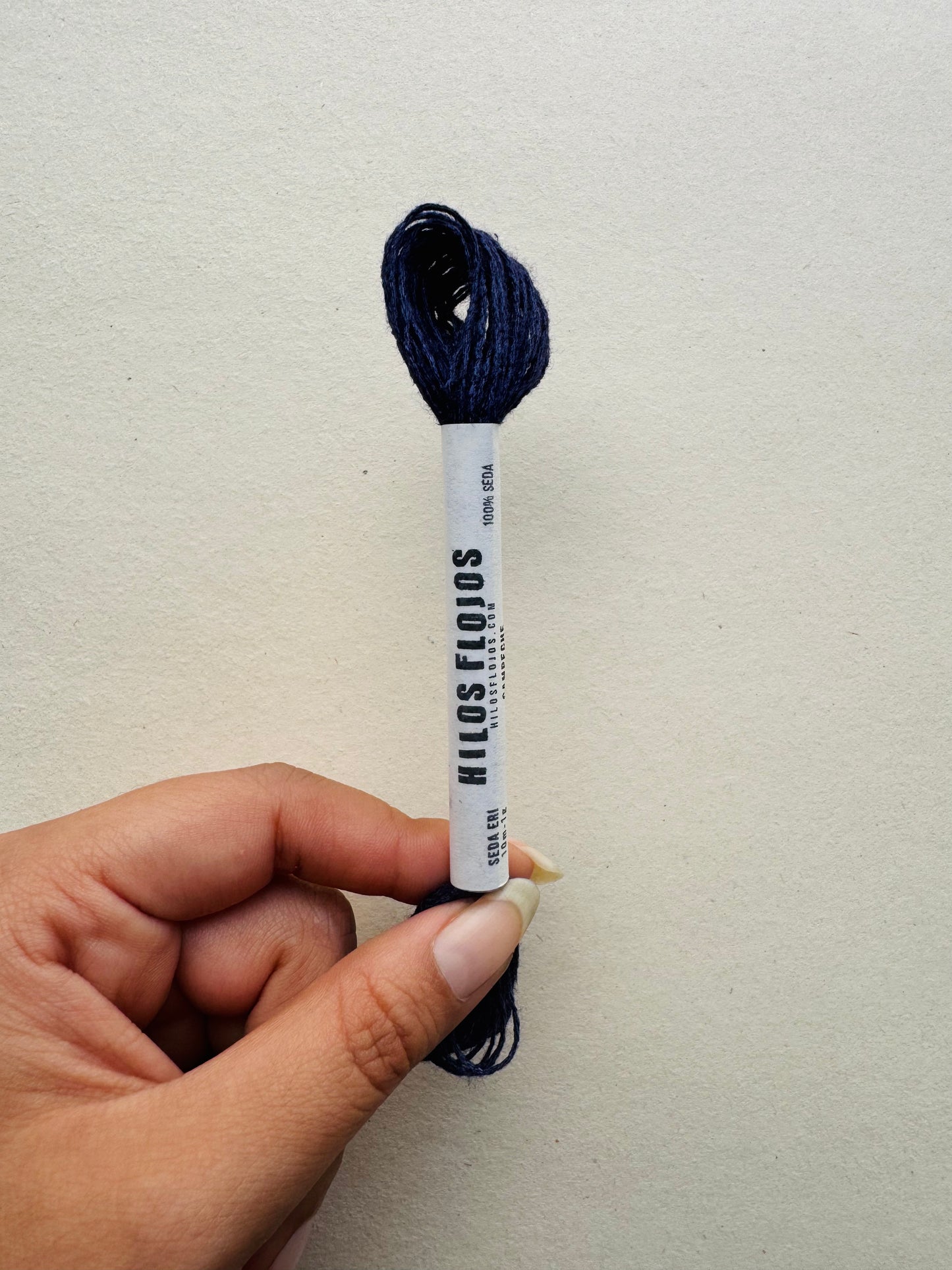Hilo de seda Eri teñido con tintes naturales · 10m / 1g