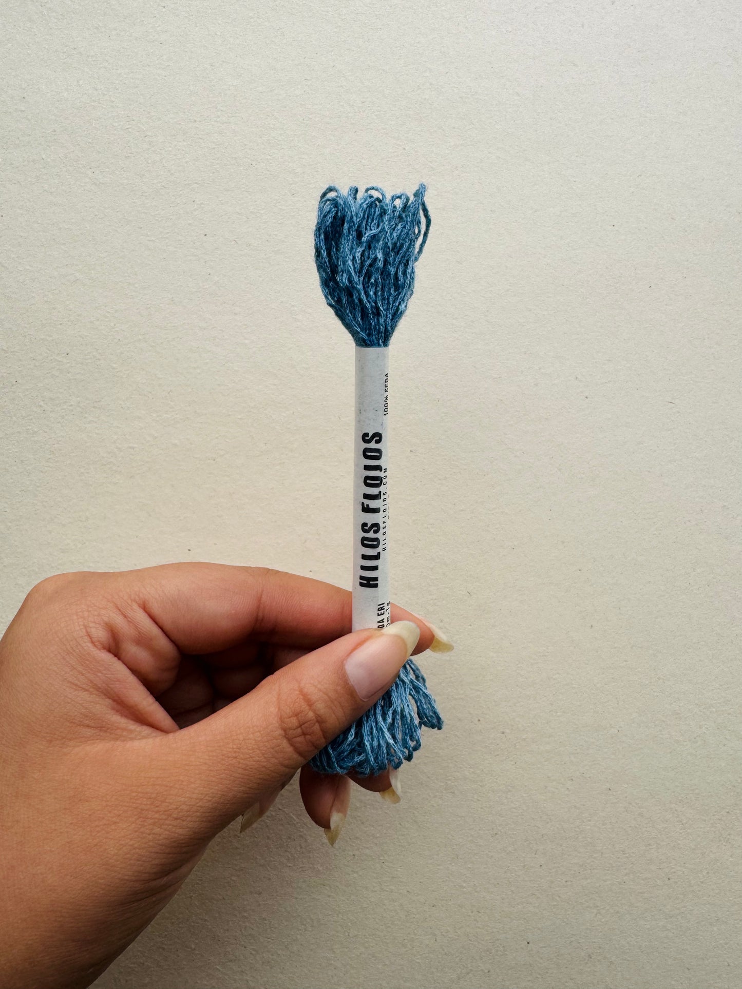 Hilo de seda Eri teñido con tintes naturales · 10m / 1g