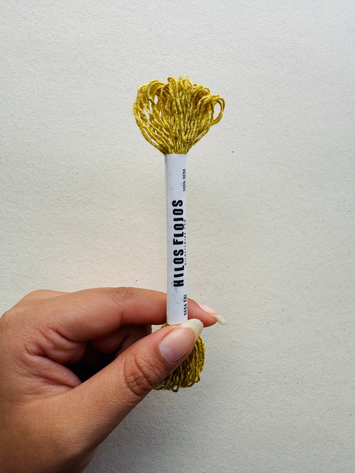 Hilo de seda Eri teñido con tintes naturales · 10m / 1g