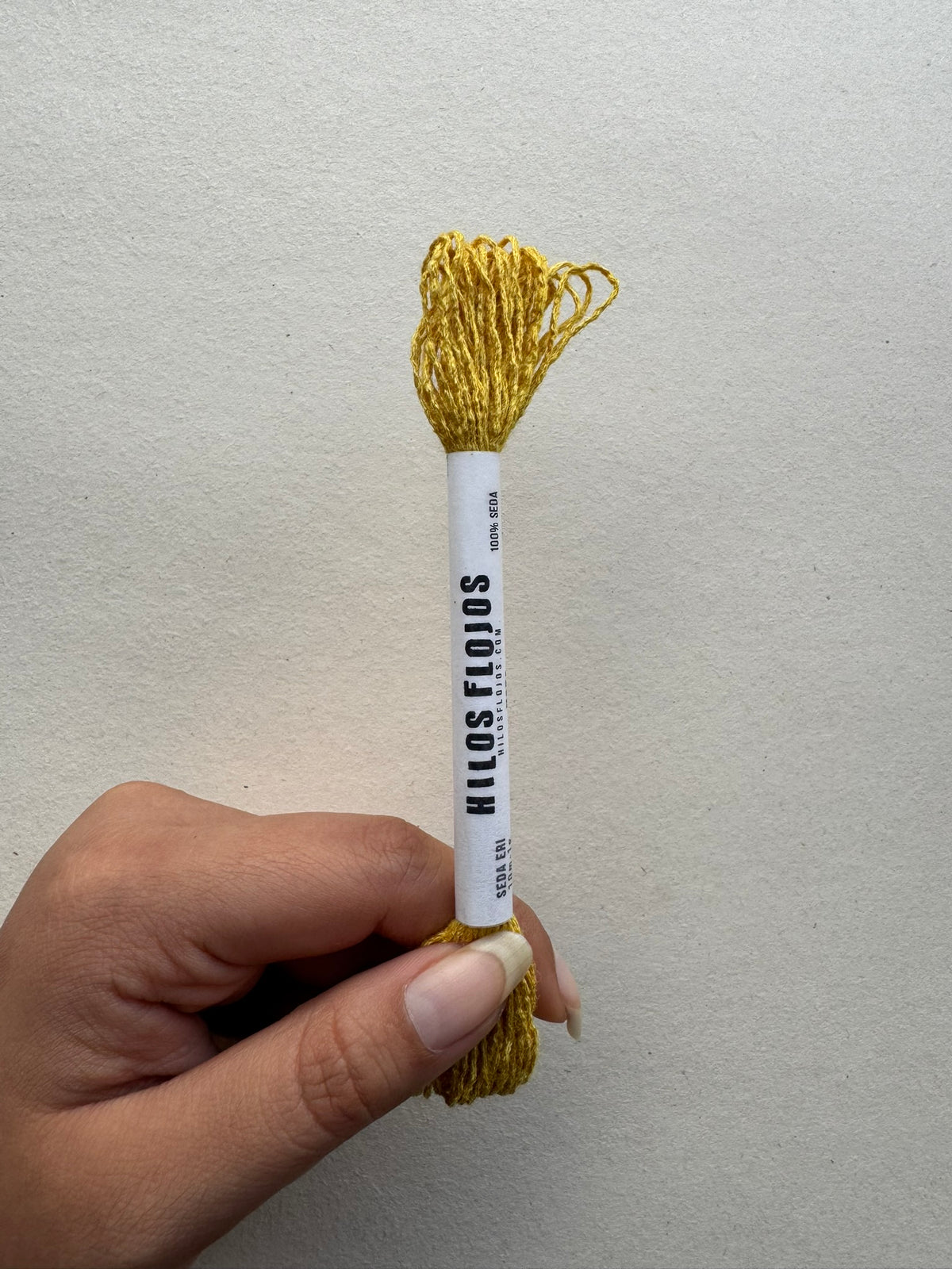 Hilo de seda Eri teñido con tintes naturales · 10m / 1g