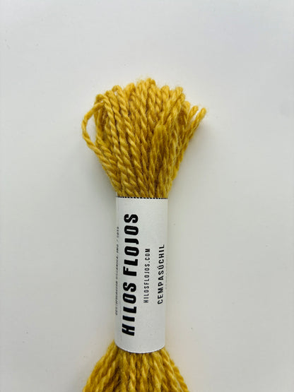 Hilo de lana merino orgánico teñido naturalmente