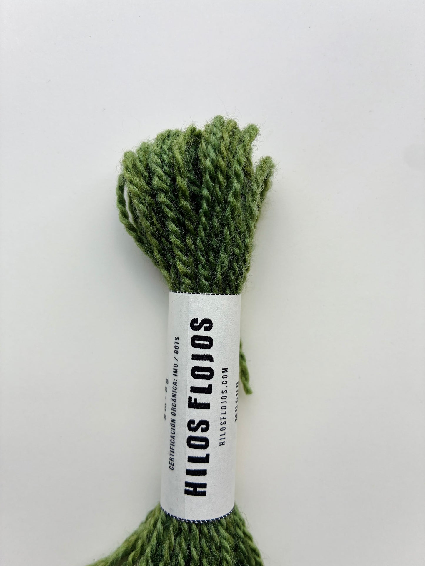 Hilo de lana merino orgánico teñido naturalmente