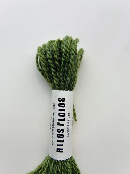 Hilo de lana merino orgánico teñido naturalmente