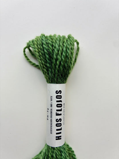 Hilo de lana merino orgánico teñido naturalmente