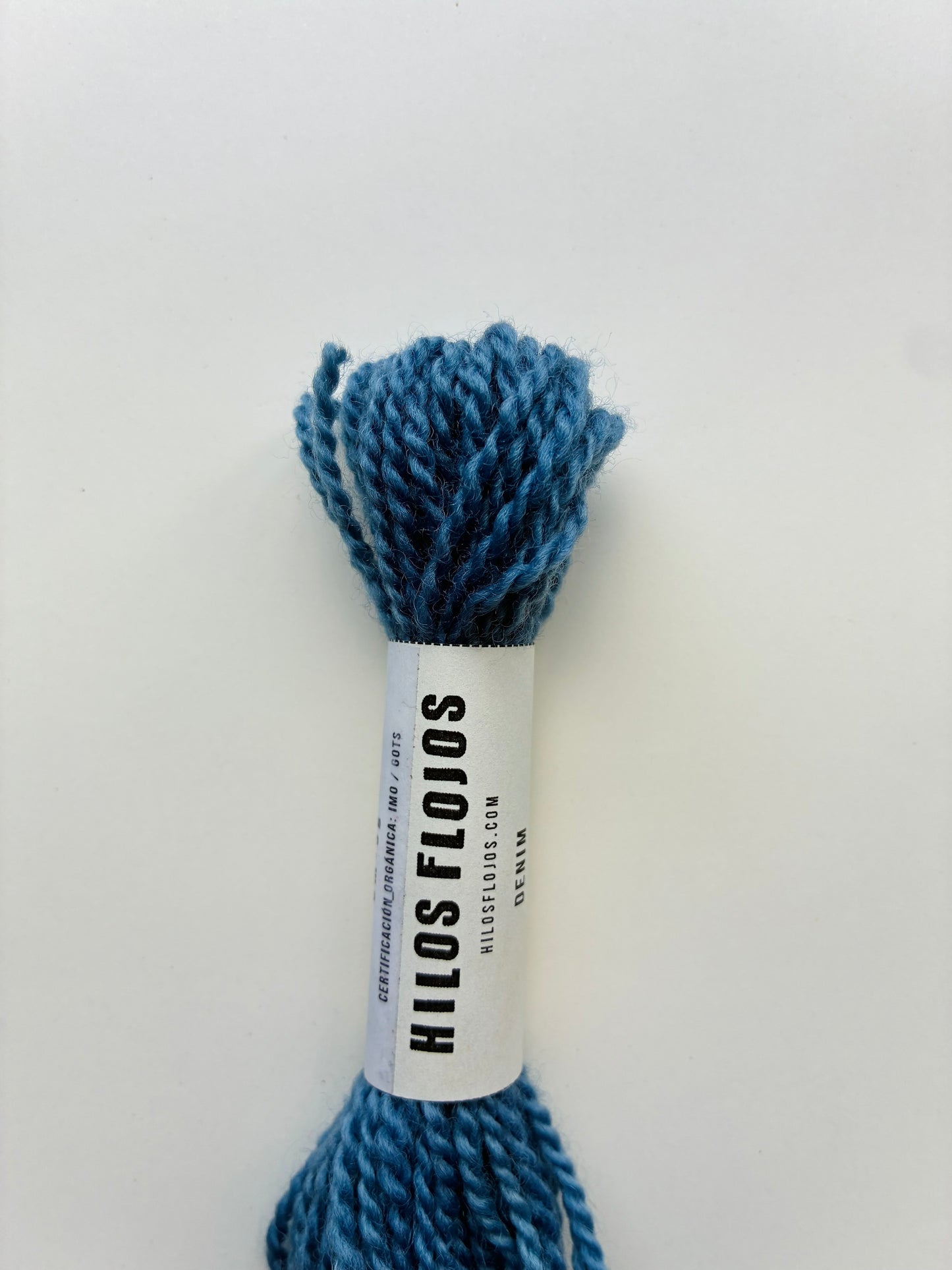 Hilo de lana merino orgánico teñido naturalmente